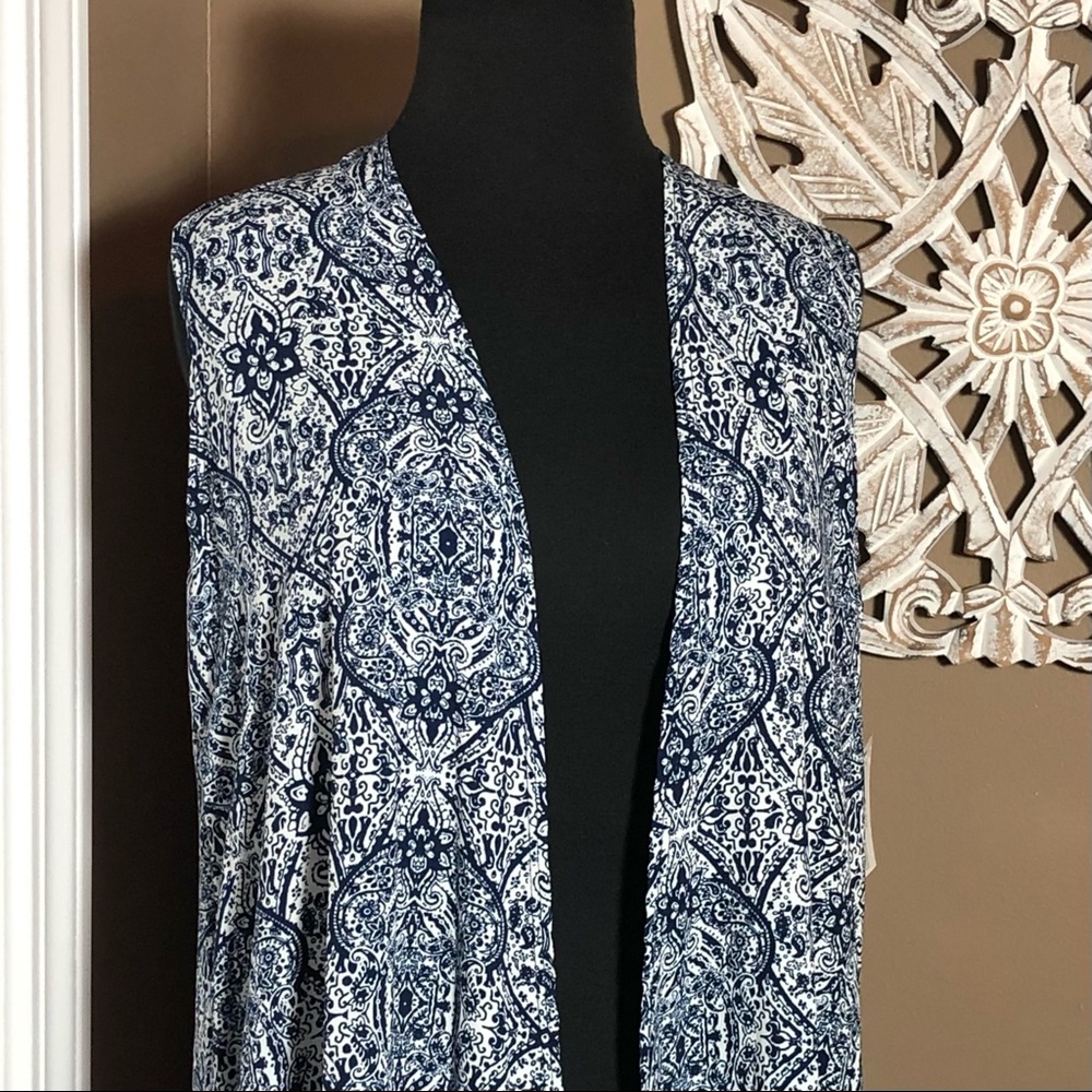 ⭐️ NEW LulaRoe Joy Blue & White Patteren Sleeveless Duster Kimono Tunic SMALL